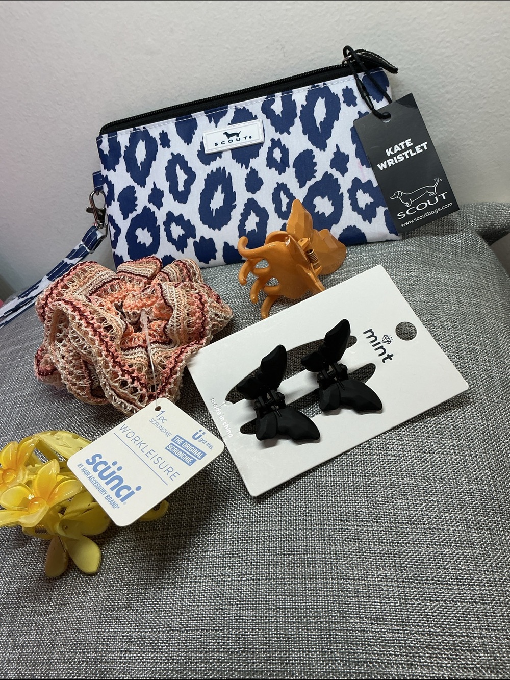 4 hair pieces and wristlet